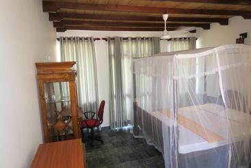 تختخواب و صبحانه Unique Sunrise Inn