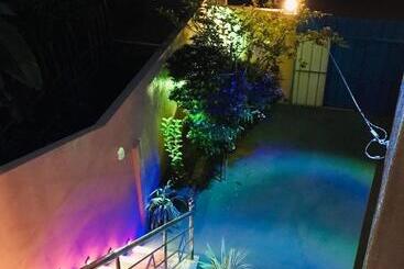 تختخواب و صبحانه Unique Sunrise Inn