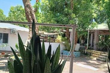 هتل Secret Spot Surf Inn