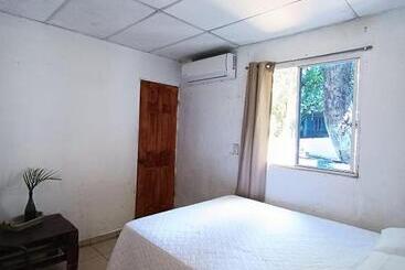 هتل Secret Spot Surf Inn