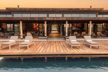 هتل Ximuwu Safari Lodge