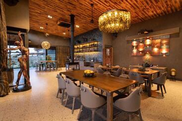 هتل Ximuwu Safari Lodge