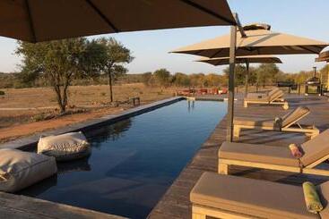 هتل Ximuwu Safari Lodge
