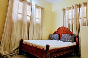 پانسیون Asante Hostel