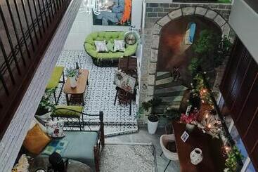 پانسیون The Oldman House