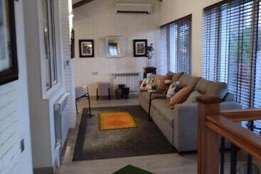 پانسیون The Oldman House