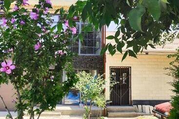 پانسیون The Oldman House