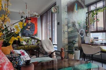 پانسیون The Oldman House
