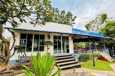 The Light House Resort   Kohlarn เดอะไลท์เฮ้าส์รีสอร์ท เกาะล้าน