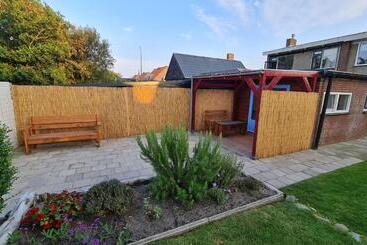 تختخواب و صبحانه The Shed