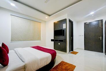 هتل Aura Inn