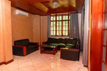هتل Graceland Arusha