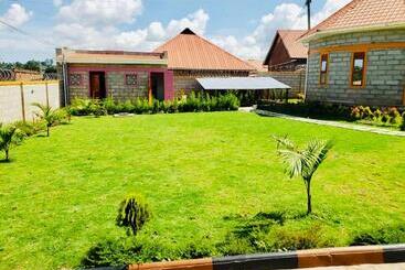 هتل Jomry Cottages