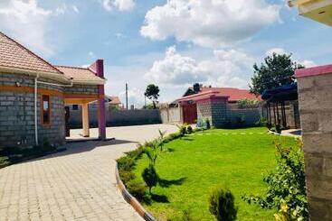هتل Jomry Cottages