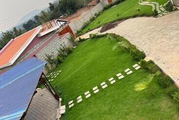 هتل Jomry Cottages
