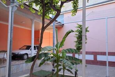 پانسیون Farxod Guest House