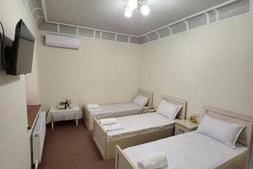 پانسیون Farxod Guest House