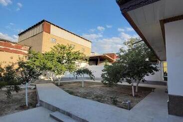 پانسیون Farxod Guest House
