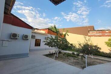 پانسیون Farxod Guest House