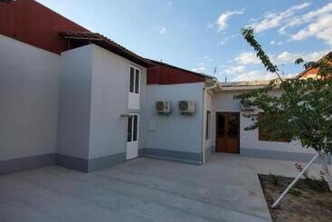 پانسیون Farxod Guest House