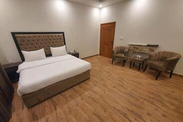 پانسیون Grand Hayat Guest House