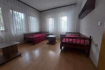 پانسیون Marjan S Apartments