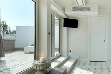پانسیون Queen Suite Di Opera Arte Rooms
