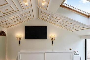 پانسیون Queen Suite Di Opera Arte Rooms