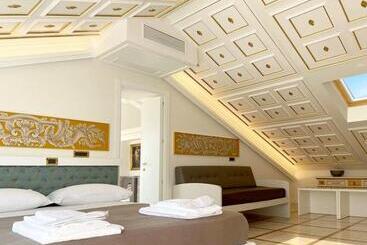پانسیون Queen Suite Di Opera Arte Rooms