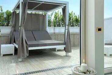 پانسیون Queen Suite Di Opera Arte Rooms