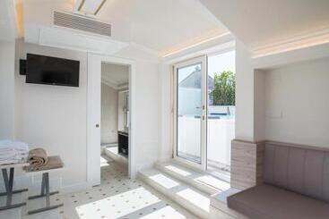 پانسیون Queen Suite Di Opera Arte Rooms