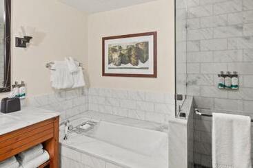 استراحتگاه 1122a 1 Bdrm The Pines Ski In Ski Out Lodge At Spruce Peak