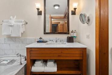 استراحتگاه 1124a 2 Bdrm The Pines Ski In Ski Out Lodge At Spruce Peak