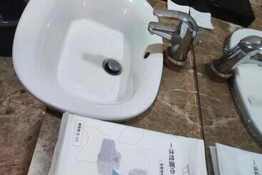 深圳市羙林时尚酒店