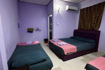 هاستل Perhentian Village Inn