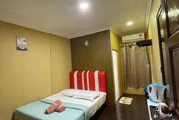 هاستل Perhentian Village Inn