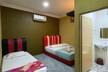 هاستل Perhentian Village Inn