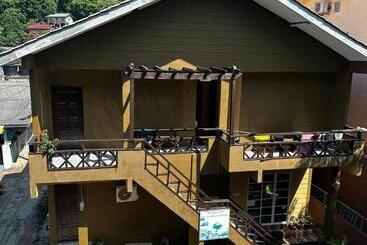 هاستل Perhentian Village Inn