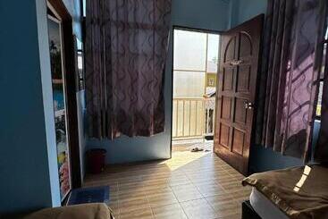 هاستل Perhentian Village Inn