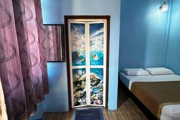 هاستل Perhentian Village Inn