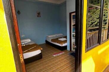 هاستل Perhentian Village Inn
