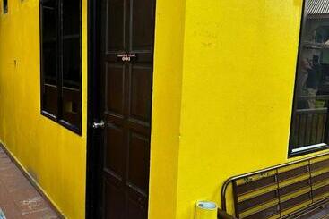 هاستل Perhentian Village Inn
