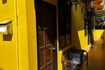 هاستل Perhentian Village Inn