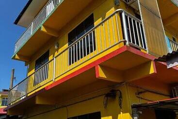 هاستل Perhentian Village Inn