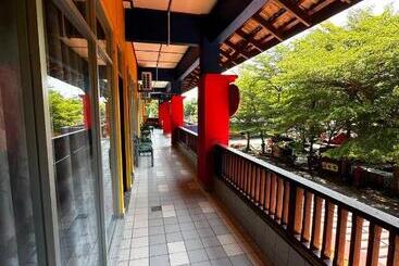 هاستل Perhentian Village Inn