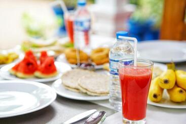 تختخواب و صبحانه Sashini Homestay