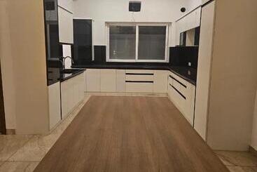 هتل Sandane Homes
