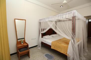 هتل Sisi S Place