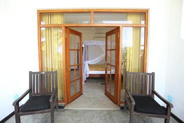 هتل Sisi S Place