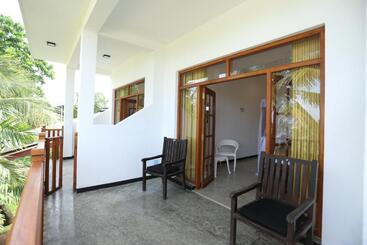 هتل Sisi S Place